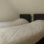 Spacious Holiday Park Villa For 10 *