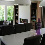 Spacious Holiday Park Villa For 10