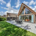 Dom wakacyjny Spacious For 10 *