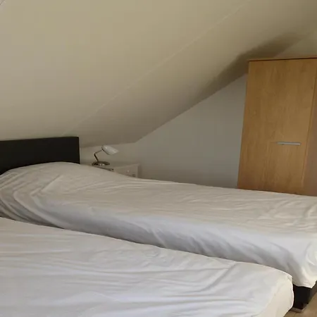 Spacious 10-person In Quiet