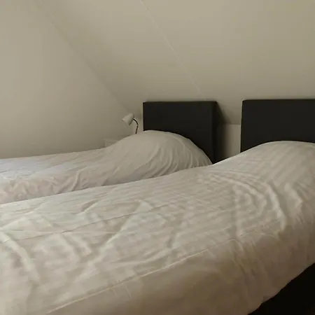 Spacious 10-person In Quiet *