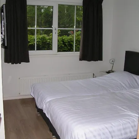 Spacious 10-person In Quiet Σπίτι διακοπών Baarle-Nassau