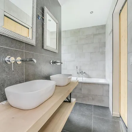 Spacious For 10 *