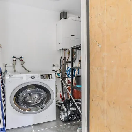 Spacious For 10 *