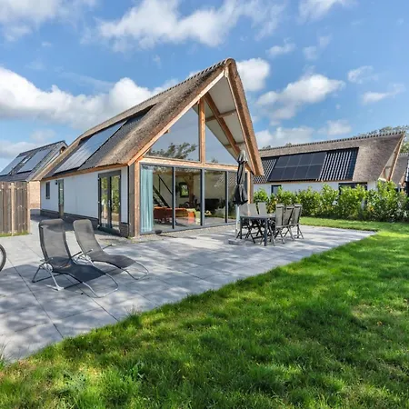 Spacious For 10 Holiday home *