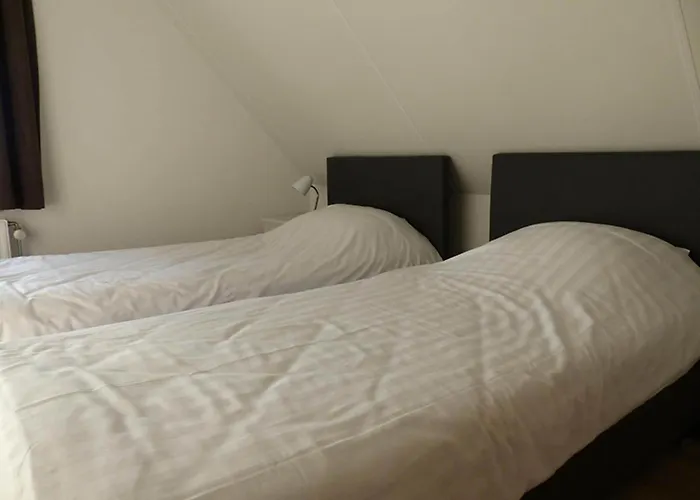 Spacious 10-person In Quiet *