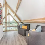 Spacious For 10 Feriehus