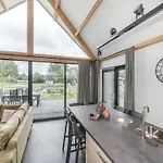 Spacious For 10 Feriehus