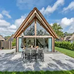 Spacious For 10 Feriehus